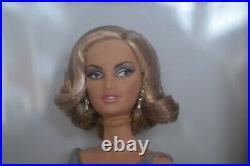 2009 Platinum Label Fan Club Exclusive SPLASH OF SILVER Barbie 315/999