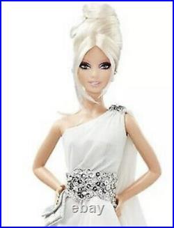 2011 Mattel Pinch Of Platinum Barbie Fan Club Exclusive #T7680 NRFB