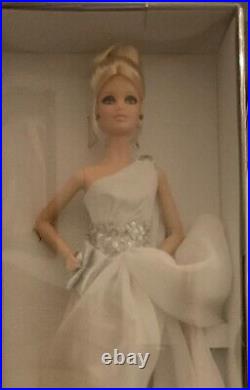 2011 Platinum Pinch Of Platinum Barbie Barbie Fan Club T7680 Nrfb