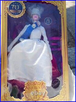 BARBIE Queen Elizabeth II Jubilee 70th anniversary doll new With Queen El Maga