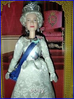 Barbie doll Signature Queen Elizabeth II Platinum Jubilee Limited edition 2022