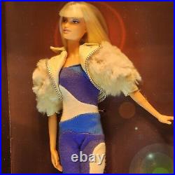 VERSUS VERSACE Barbie 2004 Mattel B9767 Gold Label Trendy Blue & White Outfit